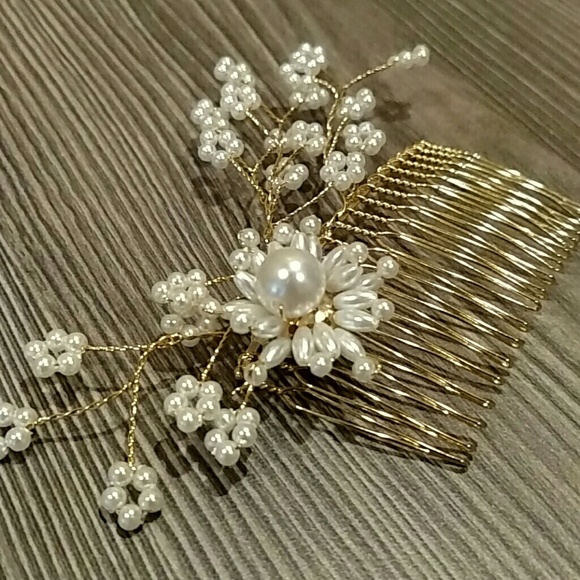 Accessories - Vintage Gold & Pearls Hair Comb